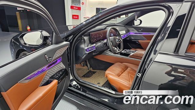 BMW 7 Series (G70) 740i xDrive M Sport Limited 2024 — фото 10