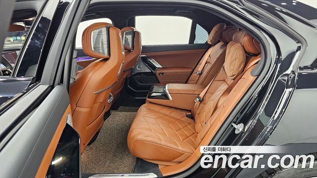 BMW 7 Series (G70) 740i xDrive M Sport Limited 2024 — фото 12