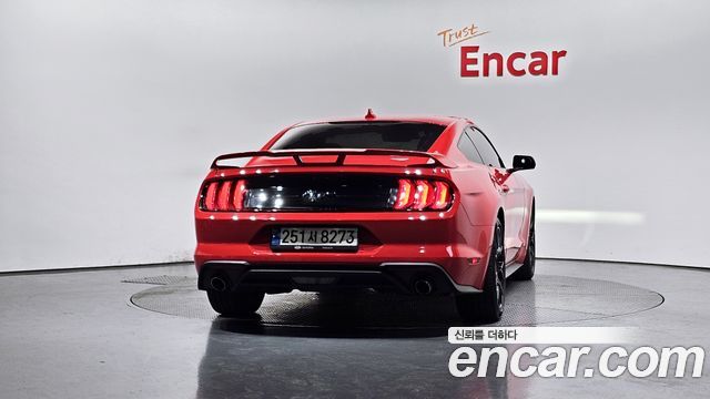 Ford Mustang Coupe 2022 — фото 4