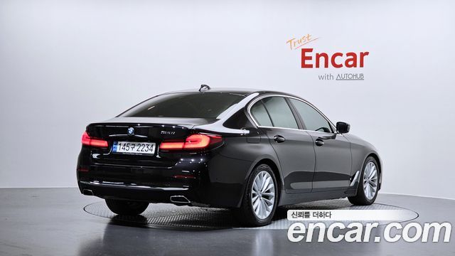 BMW 5 Series (G30) 520i Luxury 2023 — фото 2