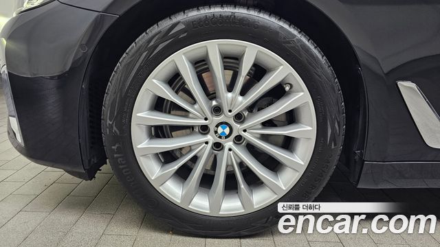 BMW 5 Series (G30) 520i Luxury 2023 — фото 5