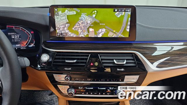 BMW 5 Series (G30) 520i Luxury 2023 — фото 12
