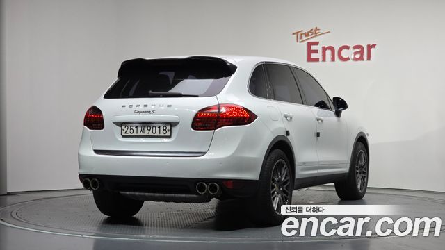 Porsche Cayenne 4.8 S 958 2012 — фото 2