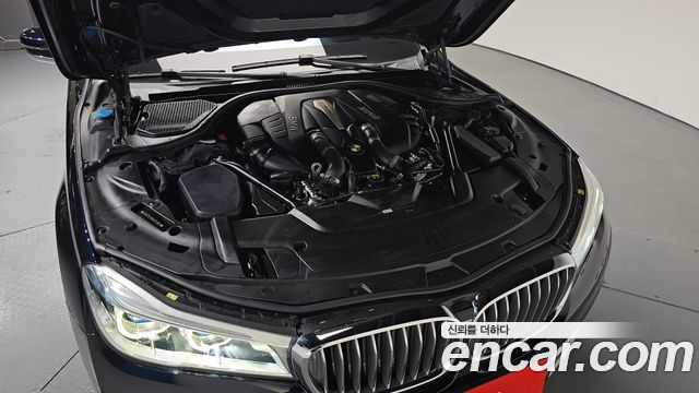 BMW 7 Series (G11) 750Li xDrive Vision 100 Edition 2017 — фото 6