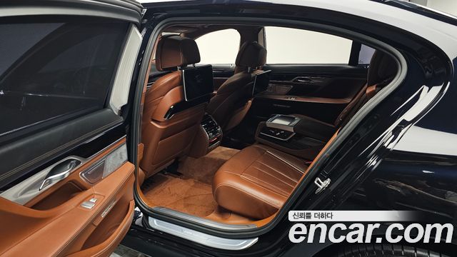 BMW 7 Series (G11) 750Li xDrive Vision 100 Edition 2017 — фото 11