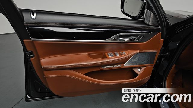 BMW 7 Series (G11) 750Li xDrive Vision 100 Edition 2017 — фото 24