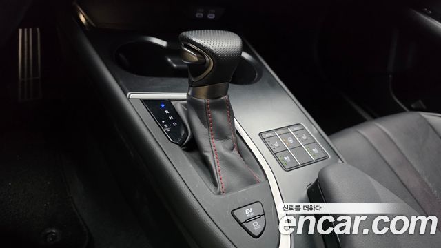 Lexus UX250h 2.0 F-Sport 2WD 2024 — фото 9