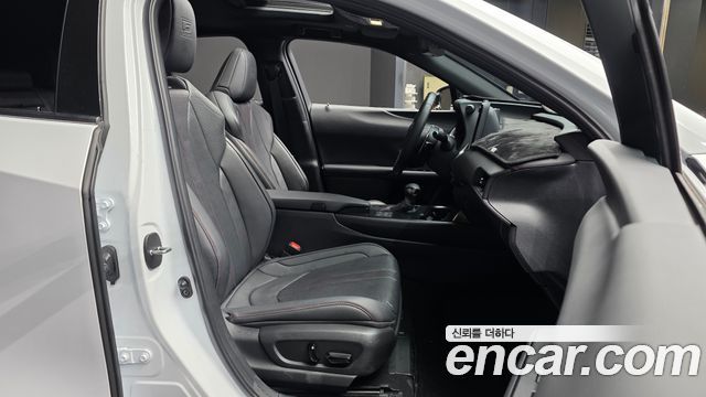 Lexus UX250h 2.0 F-Sport 2WD 2024 — фото 11