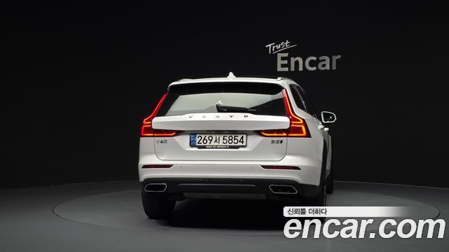 Volvo V60 Cross Country (II) B5 Pro AWD 2021 — фото 4