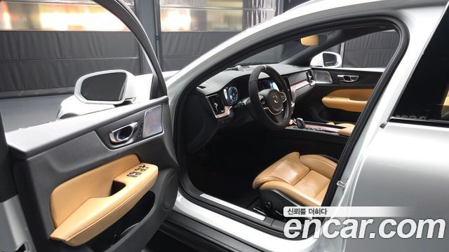 Volvo V60 Cross Country (II) B5 Pro AWD 2021 — фото 10