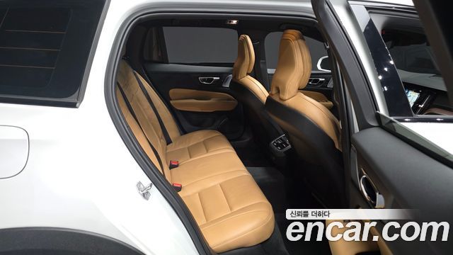 Volvo V60 Cross Country (II) B5 Pro AWD 2021 — фото 12