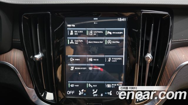 Volvo V60 Cross Country (II) B5 Pro AWD 2021 — фото 16