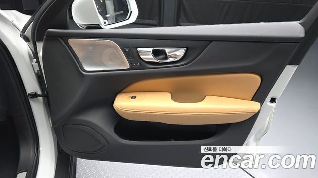 Volvo V60 Cross Country (II) B5 Pro AWD 2021 — фото 24