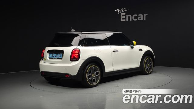 MINI Cooper Electric SE Electric 3rd 2024 — фото 2
