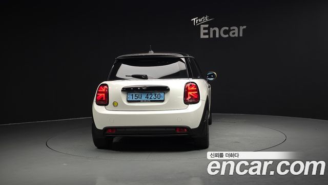 MINI Cooper Electric SE Electric 3rd 2024 — фото 4