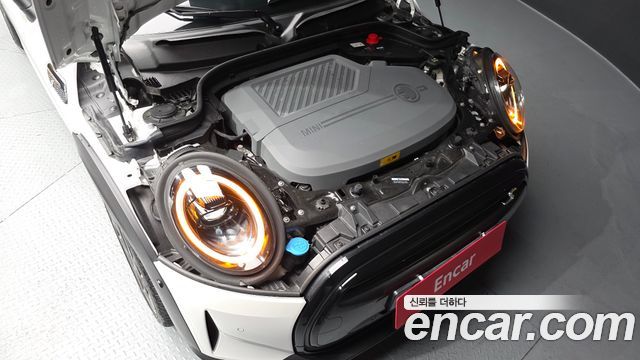 MINI Cooper Electric SE Electric 3rd 2024 — фото 6