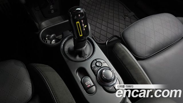 MINI Cooper Electric SE Electric 3rd 2024 — фото 9