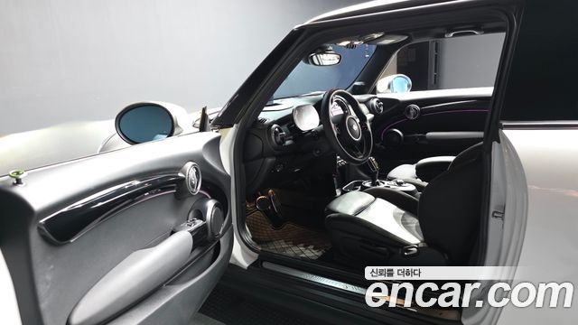 MINI Cooper Electric SE Electric 3rd 2024 — фото 10
