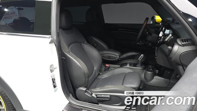 MINI Cooper Electric SE Electric 3rd 2024 — фото 11