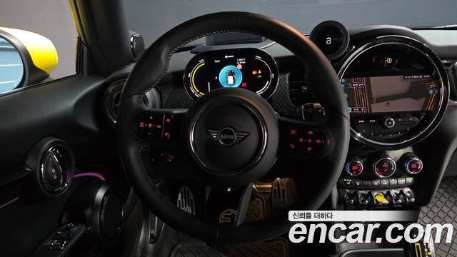 MINI Cooper Electric SE Electric 3rd 2024 — фото 13