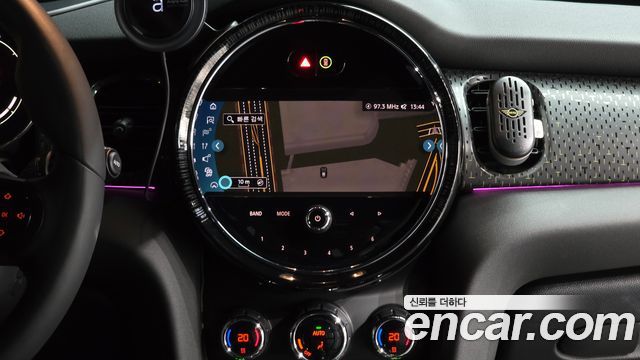 MINI Cooper Electric SE Electric 3rd 2024 — фото 14