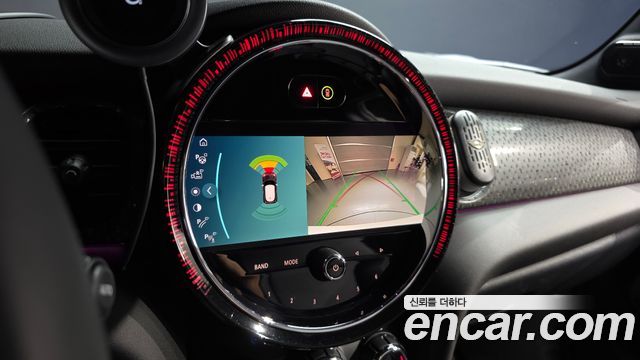 MINI Cooper Electric SE Electric 3rd 2024 — фото 15