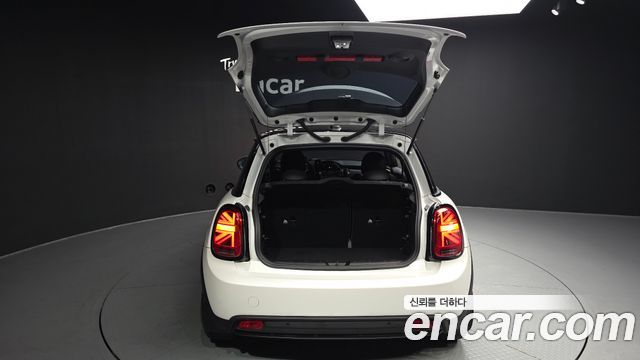MINI Cooper Electric SE Electric 3rd 2024 — фото 20