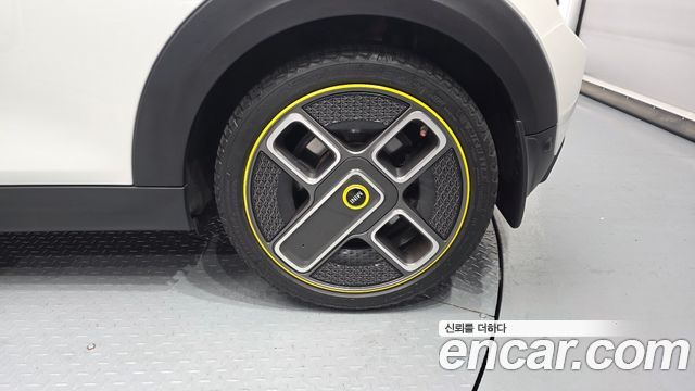 MINI Cooper Electric SE Electric 3rd 2024 — фото 21
