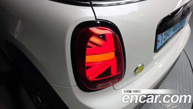 MINI Cooper Electric SE Electric 3rd 2024 — фото 23