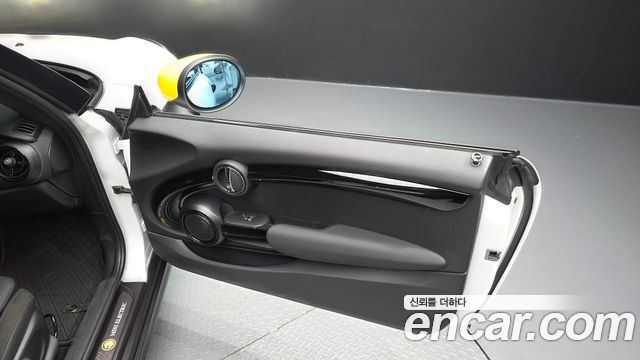 MINI Cooper Electric SE Electric 3rd 2024 — фото 24