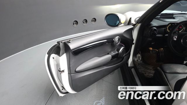 MINI Cooper Electric SE Electric 3rd 2024 — фото 25