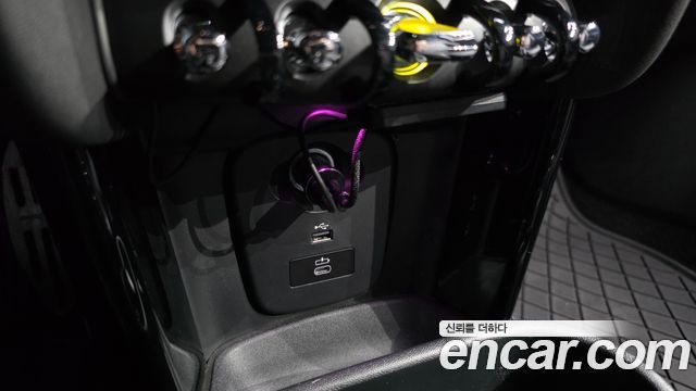 MINI Cooper Electric SE Electric 3rd 2024 — фото 26