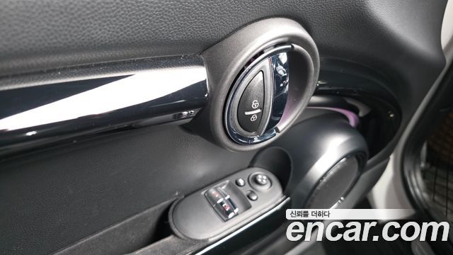 MINI Cooper Electric SE Electric 3rd 2024 — фото 28