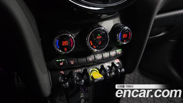 MINI Cooper Electric SE Electric 3rd 2024 — фото 32