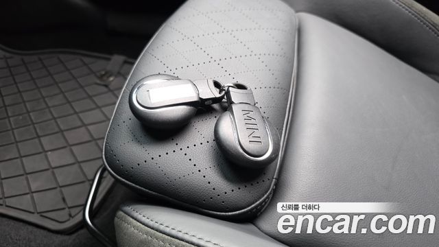 MINI Cooper Electric SE Electric 3rd 2024 — фото 33