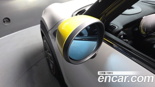 MINI Cooper Electric SE Electric 3rd 2024 — фото 36