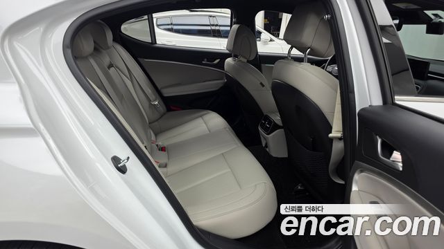 Genesis G70 Gasoline 3.3T 2WD 2022 — фото 12