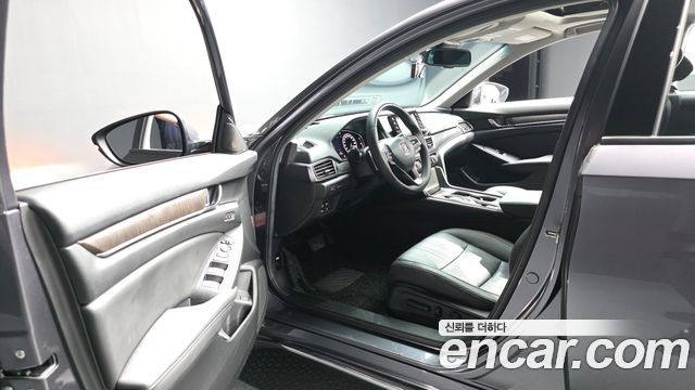 Honda Accord (X) 2.0 Hybrid Touring 2019 — фото 10