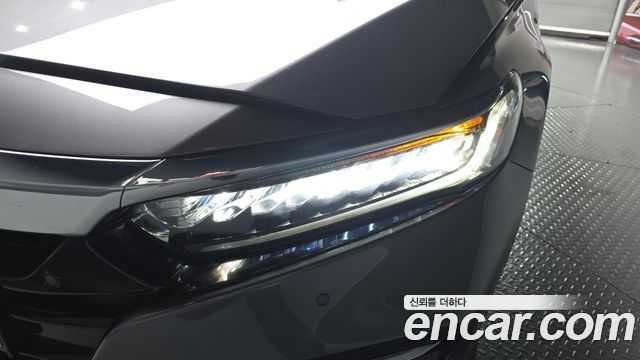 Honda Accord (X) 2.0 Hybrid Touring 2019 — фото 22