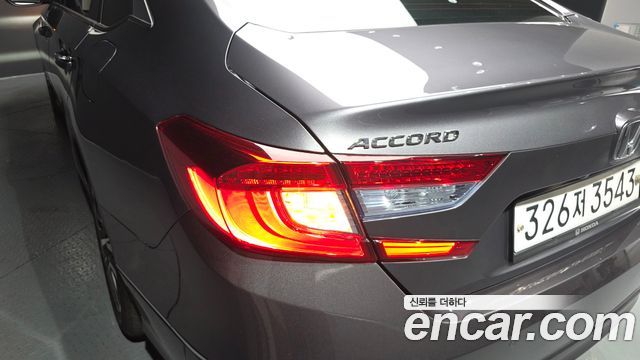 Honda Accord (X) 2.0 Hybrid Touring 2019 — фото 23