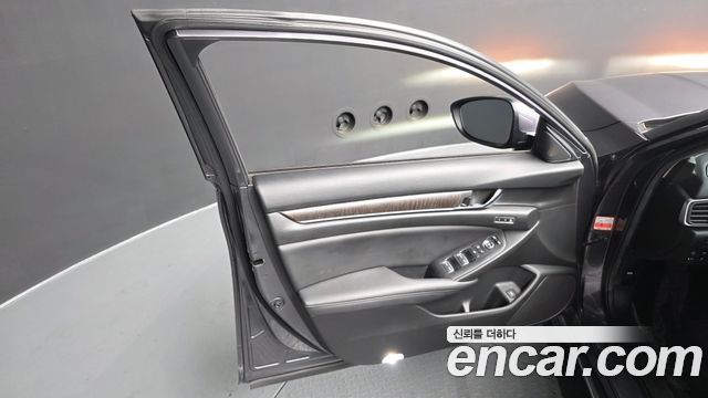 Honda Accord (X) 2.0 Hybrid Touring 2019 — фото 24