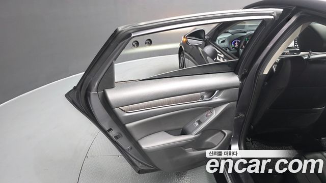 Honda Accord (X) 2.0 Hybrid Touring 2019 — фото 25