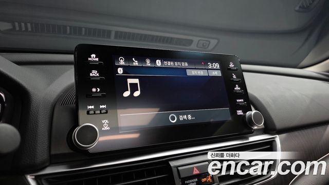 Honda Accord (X) 2.0 Hybrid Touring 2019 — фото 32