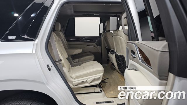 Cadillac Escalade (V) 6.2 Sports Platinum 2023 — фото 11