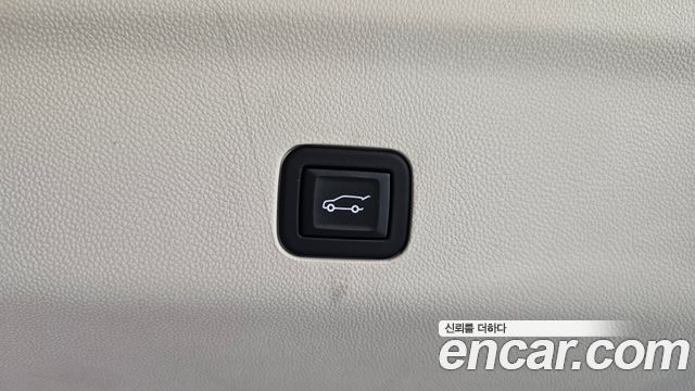 Cadillac Escalade (V) 6.2 Sports Platinum 2023 — фото 17