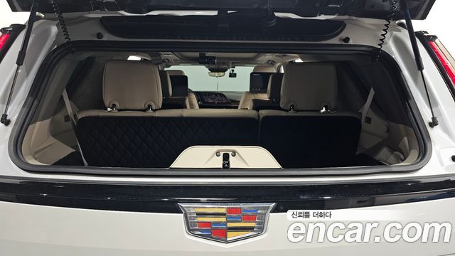 Cadillac Escalade (V) 6.2 Sports Platinum 2023 — фото 18