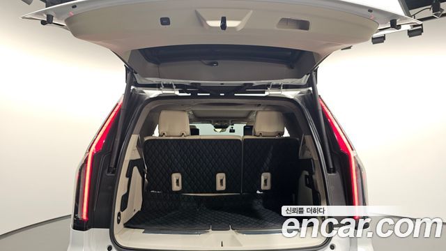 Cadillac Escalade (V) 6.2 Sports Platinum 2023 — фото 19