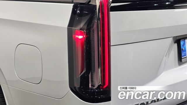 Cadillac Escalade (V) 6.2 Sports Platinum 2023 — фото 23