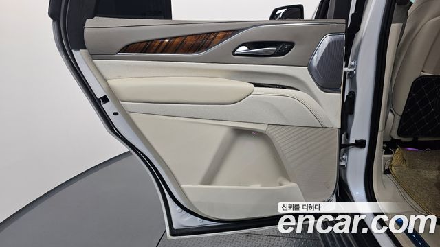 Cadillac Escalade (V) 6.2 Sports Platinum 2023 — фото 25