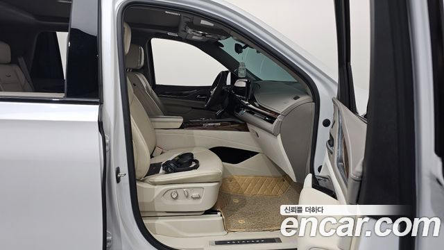 Cadillac Escalade (V) 6.2 Sports Platinum 2023 — фото 26